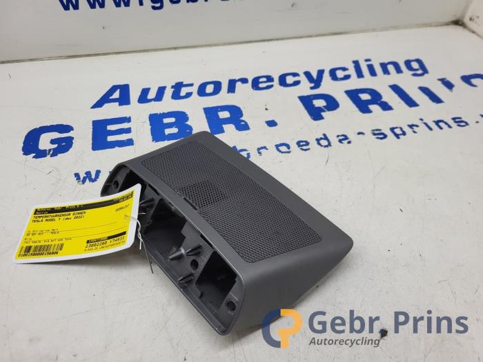 Gebruikte Temperatuursensor binnen Tesla Model Y (5YJY) RWD Prijs € 50,00 Margeregeling aangeboden door Autorec. Gebr. Prins b.v.