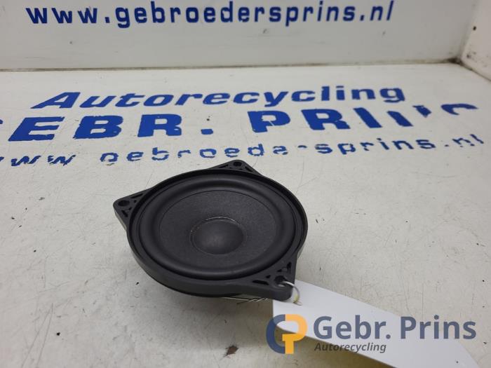 Gebruikte Luidspreker Tesla Model Y (5YJY) RWD Prijs € 30,00 Margeregeling aangeboden door Autorec. Gebr. Prins b.v.