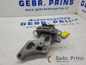 Gebruikte Motorsteun Opel Vivaro 1.6 CDTI BiTurbo 120 Prijs € 48,40 Inclusief btw aangeboden door Autorec. Gebr. Prins b.v.