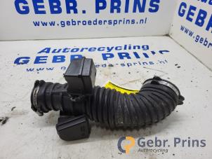 Gebruikte Aanzuigslang Lucht Opel Astra K Sports Tourer 1.0 Turbo 12V Prijs € 25,00 Margeregeling aangeboden door Autorec. Gebr. Prins b.v.