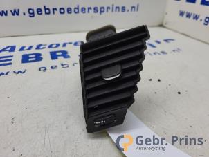 Gebruikte Luchtrooster Dashboard Opel Astra K Sports Tourer 1.0 Turbo 12V Prijs € 20,00 Margeregeling aangeboden door Autorec. Gebr. Prins b.v.