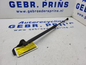 Gebruikte Gasveer rechts-achter Opel Astra K Sports Tourer 1.0 Turbo 12V Prijs € 15,00 Margeregeling aangeboden door Autorec. Gebr. Prins b.v.