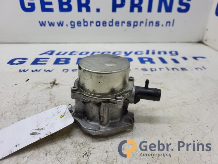 Gebruikte Vacuumpomp (Diesel) Renault Clio IV Estate/Grandtour (7R) 1.5 Energy dCi 90 FAP Prijs € 50,00 Margeregeling aangeboden door Autorec. Gebr. Prins b.v.