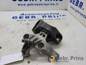 Gebruikte Motorsteun Renault Clio IV Estate/Grandtour (7R) 1.5 Energy dCi 90 FAP Prijs € 30,00 Margeregeling aangeboden door Autorec. Gebr. Prins b.v.