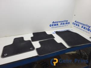 Gebruikte Matten Set Citroen C5 Aircross I (A4/AC/AJ/AR) 1.6 Hybrid 225 16V Prijs € 50,00 Margeregeling aangeboden door Autorec. Gebr. Prins b.v.