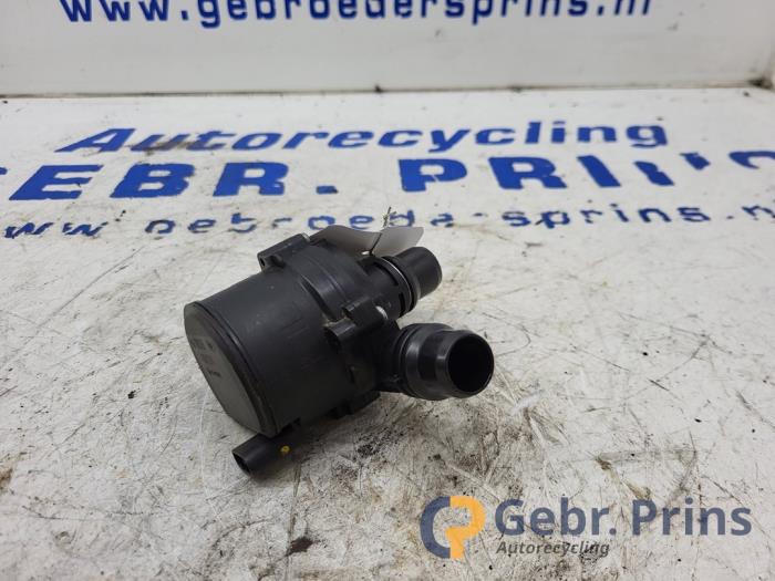 Gebruikte Waterpomp Citroen C5 Aircross I (A4/AC/AJ/AR) 1.6 Hybrid 225 16V Prijs € 40,00 Margeregeling aangeboden door Autorec. Gebr. Prins b.v.