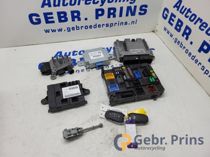Gebruikte Kontaktslot + computer Citroen C5 Aircross I (A4/AC/AJ/AR) 1.6 Hybrid 225 16V Prijs € 450,00 Margeregeling aangeboden door Autorec. Gebr. Prins b.v.