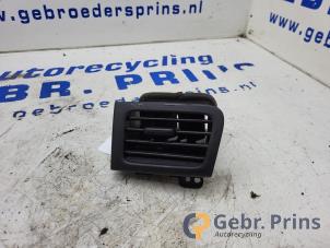 Gebruikte Luchtrooster Dashboard Kia Picanto (TA) 1.0 12V Prijs € 15,00 Margeregeling aangeboden door Autorec. Gebr. Prins b.v.