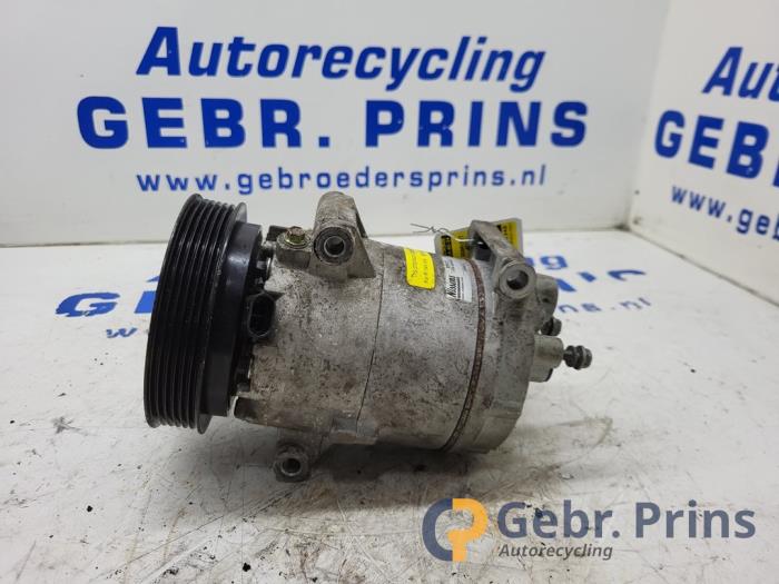 Gebruikte Aircopomp Renault Megane II (BM/CM) 1.6 16V Prijs € 50,00 Margeregeling aangeboden door Autorec. Gebr. Prins b.v.