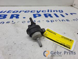 Gebruikte Vacuum ventiel Renault Clio IV (5R) 0.9 Energy TCE 90 12V Prijs € 15,00 Margeregeling aangeboden door Autorec. Gebr. Prins b.v.