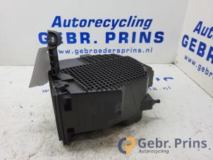 Gebruikte Luchtfilterhuis Renault Clio IV (5R) 0.9 Energy TCE 90 12V Prijs € 40,00 Margeregeling aangeboden door Autorec. Gebr. Prins b.v.