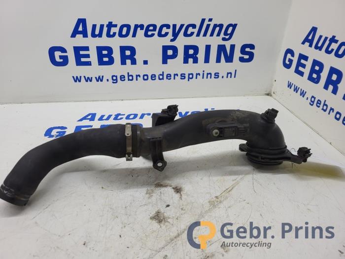 Gebruikte Intercooler Buis Fiat 500 (312) 0.9 TwinAir 80 Prijs € 30,00 Margeregeling aangeboden door Autorec. Gebr. Prins b.v.