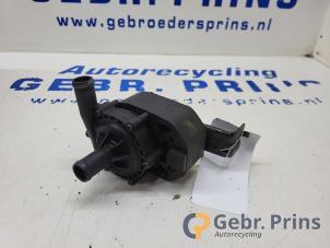 Gebruikte Extra waterpomp Tesla Diversen Prijs € 50,00 Margeregeling aangeboden door Autorec. Gebr. Prins b.v.