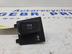 Gebruikte AUX/USB aansluiting BMW X4 (G02) M40i 3.0 TwinPower Turbo 24V Prijs € 30,00 Margeregeling aangeboden door Autorec. Gebr. Prins b.v.