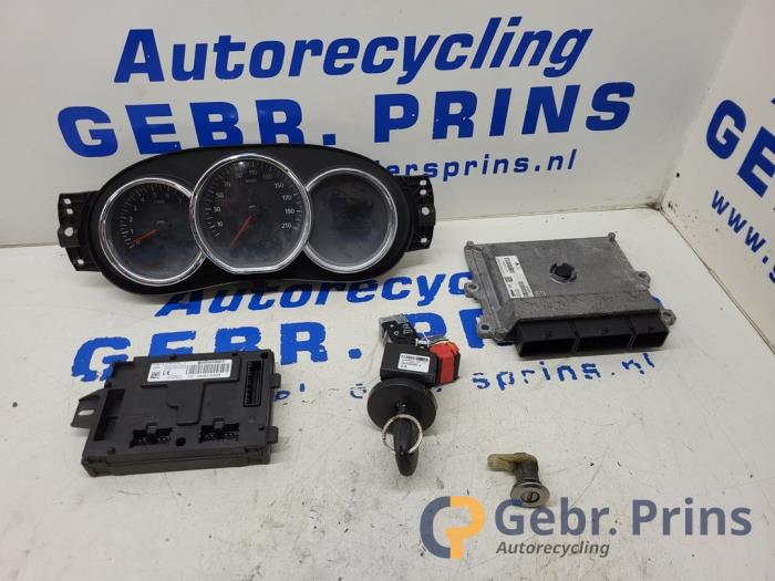 Gebruikte Kontaktslot + computer Dacia Logan MCV II/III/Sandero Wagon 0.9 TCE 12V Prijs € 150,00 Margeregeling aangeboden door Autorec. Gebr. Prins b.v.
