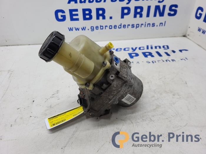 Gebruikte Servopomp Dacia Logan MCV II/III/Sandero Wagon 0.9 TCE 12V Prijs € 125,00 Margeregeling aangeboden door Autorec. Gebr. Prins b.v.
