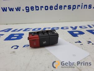 Gebruikte Schakelaar Peugeot 508 SW (8E/8U) 2.0 HDiF 16V Prijs € 20,00 Margeregeling aangeboden door Autorec. Gebr. Prins b.v.