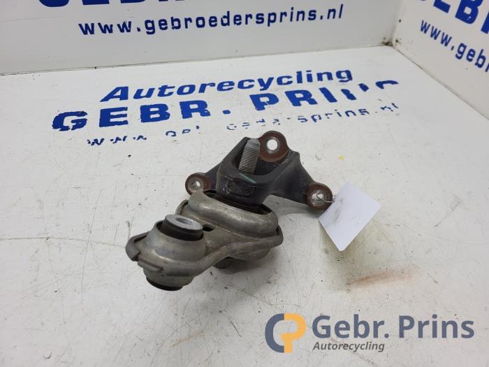 Gebruikte Versnellingsbak Steun Renault Trafic (1FL/2FL/3FL/4FL) 2.0 dCi 16V 130 Prijs € 18,15 Inclusief btw aangeboden door Autorec. Gebr. Prins b.v.