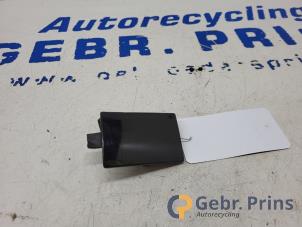 Gebruikte Afdekkap Sleepoog voor Seat Altea XL (5P5) 1.8 TFSI 16V Prijs € 10,00 Margeregeling aangeboden door Autorec. Gebr. Prins b.v.