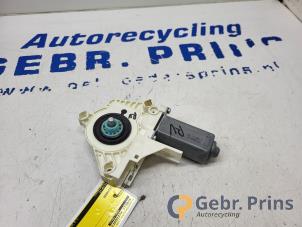 Gebruikte Motor electrisch raam Volkswagen Golf V (1K1) 1.4 16V Prijs € 15,00 Margeregeling aangeboden door Autorec. Gebr. Prins b.v.