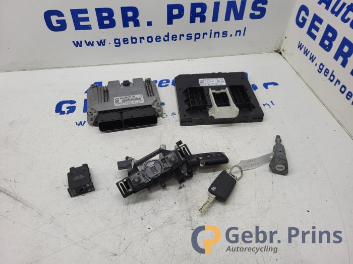 Gebruikte Kontaktslot + computer Volkswagen Golf VII Variant (AUVV) 1.5 TSI Evo BMT 16V Prijs € 200,00 Margeregeling aangeboden door Autorec. Gebr. Prins b.v.