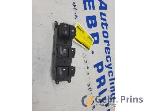 Gebruikte Elektrisch Raam Schakelaar Hyundai i10 (B5) 1.0 12V Prijs € 25,00 Margeregeling aangeboden door Autorec. Gebr. Prins b.v.