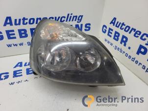 Gebruikte Koplamp rechts Renault Clio II (BB/CB) 1.2 16V Prijs € 25,00 Margeregeling aangeboden door Autorec. Gebr. Prins b.v.