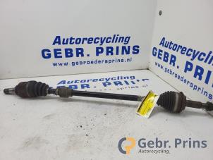 Gebruikte Aandrijfas rechts-voor Toyota Yaris II (P9) 1.0 12V VVT-i Prijs € 35,00 Margeregeling aangeboden door Autorec. Gebr. Prins b.v.