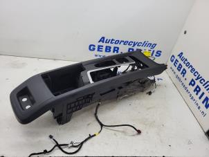 Gebruikte Middenconsoles Volvo V60 II (ZW) 2.0 B3 16V Mild Hybrid Prijs € 150,00 Margeregeling aangeboden door Autorec. Gebr. Prins b.v.