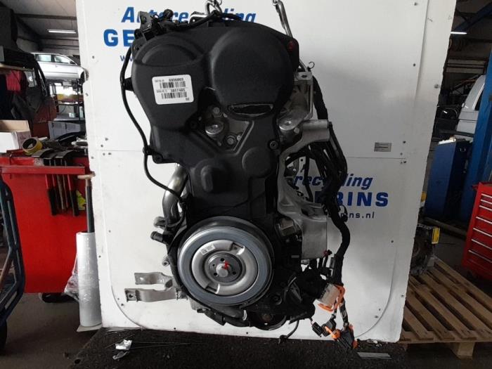 Motor van een Volvo V60 II (ZW) 2.0 B3 16V Mild Hybrid Geartronic 2020