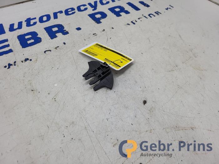 Sensor Remassistent van een Volvo V60 II (ZW) 2.0 B3 16V Mild Hybrid 2020