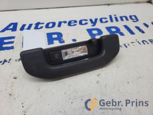 Gebruikte Handgreep Mercedes B (W247) 2.0 B-200d Prijs € 20,00 Margeregeling aangeboden door Autorec. Gebr. Prins b.v.