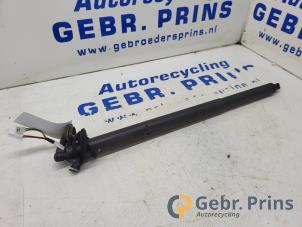 Gebruikte Kofferdekseldemper links-achter Mercedes B (W247) 2.0 B-200d Prijs € 100,00 Margeregeling aangeboden door Autorec. Gebr. Prins b.v.