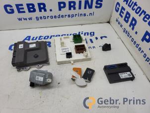 Gebruikte Kontaktslot + computer Volvo V60 II (ZW) 2.0 B3 16V Mild Hybrid Prijs € 350,00 Margeregeling aangeboden door Autorec. Gebr. Prins b.v.