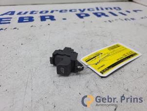 Gebruikte Ruit schakelaar elektrisch Volvo C30 (EK/MK) 1.6 D 16V Prijs € 10,00 Margeregeling aangeboden door Autorec. Gebr. Prins b.v.