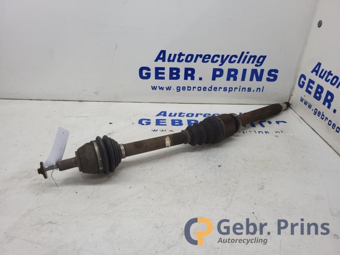 Gebruikte Aandrijfas rechts-voor Volvo C30 (EK/MK) 1.6 D 16V Prijs € 35,00 Margeregeling aangeboden door Autorec. Gebr. Prins b.v.