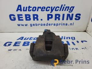 Gebruikte Remklauw (Tang) rechts-voor Volvo C30 (EK/MK) 1.6 D 16V Prijs € 35,00 Margeregeling aangeboden door Autorec. Gebr. Prins b.v.