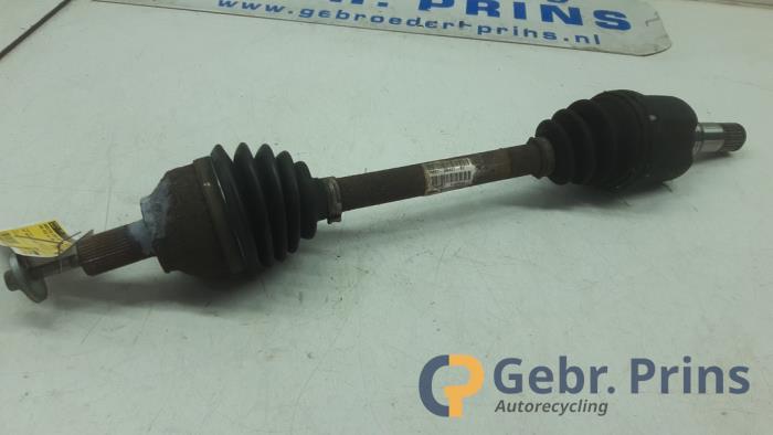 Gebruikte Aandrijfas links-voor Ford Focus 2 2.0 16V Prijs € 35,00 Margeregeling aangeboden door Autorec. Gebr. Prins b.v.