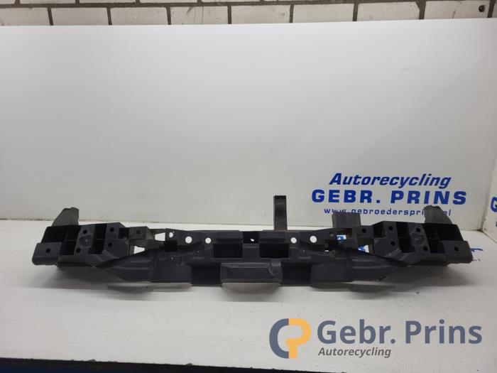 Gebruikte Bumperframe achter Renault Twingo II (CN) 1.2 16V Prijs € 40,00 Margeregeling aangeboden door Autorec. Gebr. Prins b.v.