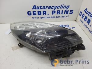 Gebruikte Rechter Koplamp Renault Scénic III (JZ) 1.4 16V TCe 130 Prijs € 150,00 Margeregeling aangeboden door Autorec. Gebr. Prins b.v.