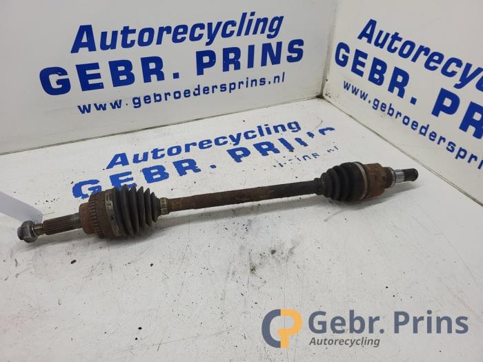 Gebruikte Steekas links-voor Nissan Pixo (D31S) 1.0 12V Prijs € 35,00 Margeregeling aangeboden door Autorec. Gebr. Prins b.v.