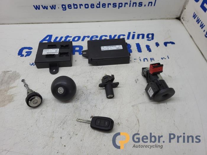 Gebruikte Kontaktslot + computer Renault Twingo III (AH) 1.0 SCe 70 12V Prijs € 125,00 Margeregeling aangeboden door Autorec. Gebr. Prins b.v.