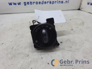 Gebruikte Licht Schakelaar Mercedes Sprinter 3t (906.61) 216 CDI 16V Prijs € 24,20 Inclusief btw aangeboden door Autorec. Gebr. Prins b.v.