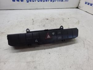Gebruikte Paniekverlichtings Schakelaar Mercedes Sprinter 3t (906.61) 216 CDI 16V Prijs € 24,20 Inclusief btw aangeboden door Autorec. Gebr. Prins b.v.