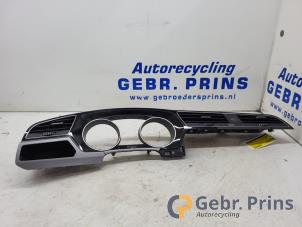 Gebruikte Dashboard deel Volkswagen Touran (5T1) 2.0 TDI 150 Prijs € 75,00 Margeregeling aangeboden door Autorec. Gebr. Prins b.v.