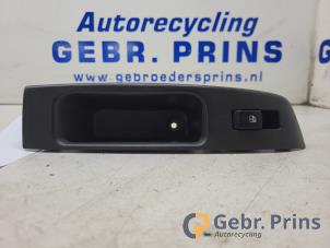 Gebruikte Elektrisch Raam Schakelaar Chevrolet Spark (M300) 1.0 16V Bifuel Prijs € 10,00 Margeregeling aangeboden door Autorec. Gebr. Prins b.v.