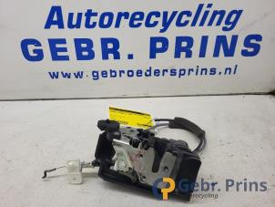 Gebruikte Deurslot Mechaniek 4Deurs rechts-achter Chevrolet Spark (M300) 1.0 16V Bifuel Prijs € 20,00 Margeregeling aangeboden door Autorec. Gebr. Prins b.v.