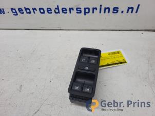 Gebruikte Ruit schakelaar elektrisch Volkswagen Polo V (6R) 1.2 12V Prijs € 15,00 Margeregeling aangeboden door Autorec. Gebr. Prins b.v.