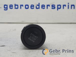 Gebruikte Start/Stop schakelaar Mazda 3 (BM/BN) 2.0 SkyActiv-G 16V Prijs € 20,00 Margeregeling aangeboden door Autorec. Gebr. Prins b.v.