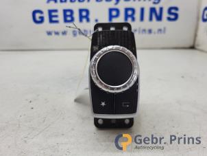 Gebruikte I-Drive knop Mercedes CLA Shooting Brake (117.9) 2.2 CLA-200 CDI, 200 d 16V Prijs € 40,00 Margeregeling aangeboden door Autorec. Gebr. Prins b.v.